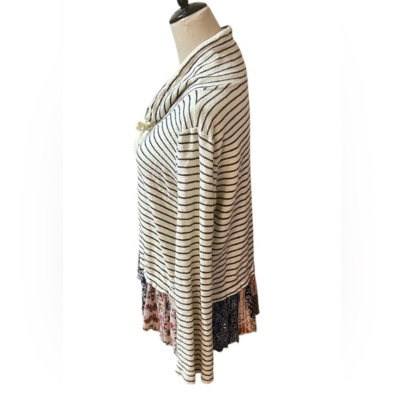 John Mark Women's Pullover Striped Jacket Black and White with Multi Print Hem - Picture 2 of 5